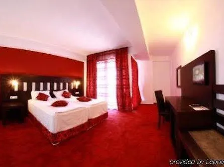 Sydney Hotel 3*